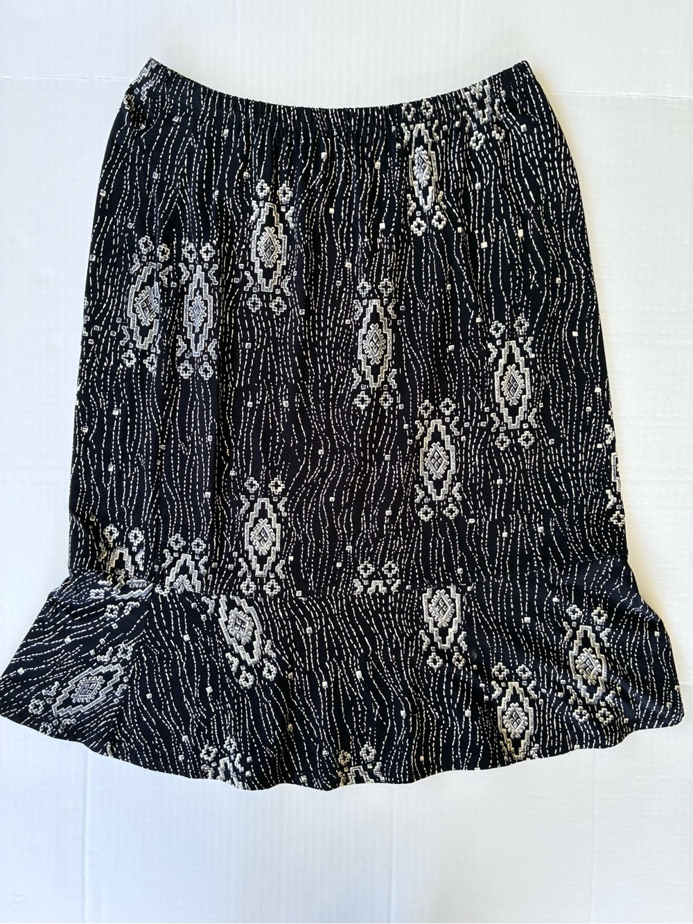 Chico's Design Women's A-Line Knee Skirt Size 2 Black Tan Geometric Print